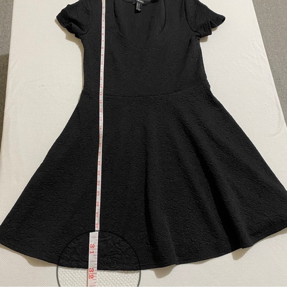 Forever 21 Black Short Sleeve Skater Dress Scoop Neck Mini Dress Size M - Picture 10 of 11